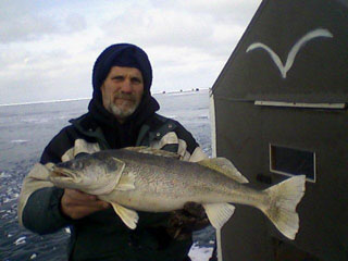 Putinbay Ice Fishermen Winter Travellers